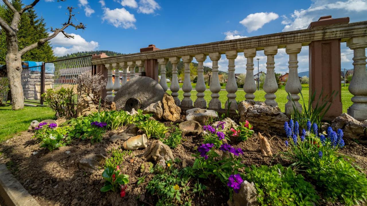 Zimski San Ravna Gora Esterno foto